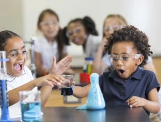Entenda como a ciencia promove o desenvolvimento intelectual infantil