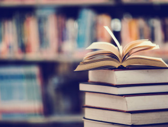 reserve na biblioteca com livro aberto 1150 5920