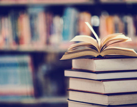 reserve na biblioteca com livro aberto 1150 5920